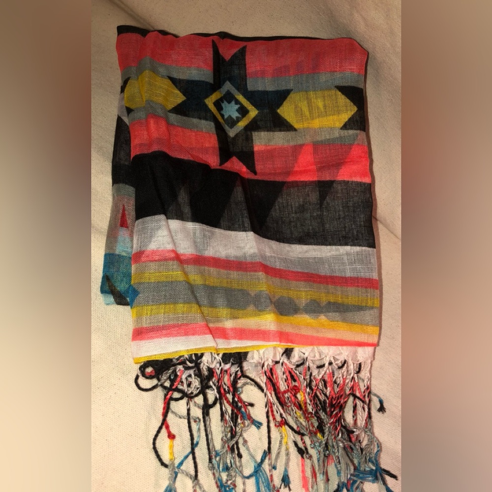 NWOT Tribal Print /Southwest /Aztec Design Fringe Scarf/Wrap